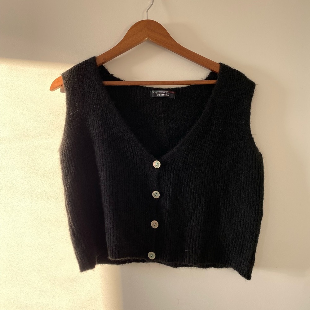 Simons Black V-Neck Sweater Vest
